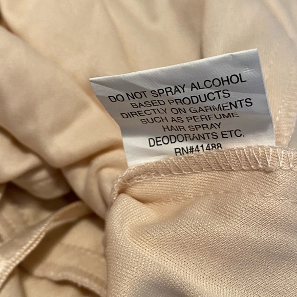 Mac Duggal 93575 Cap
Sleeve Embellished Gown
See NOTES - Picture 10 of 11